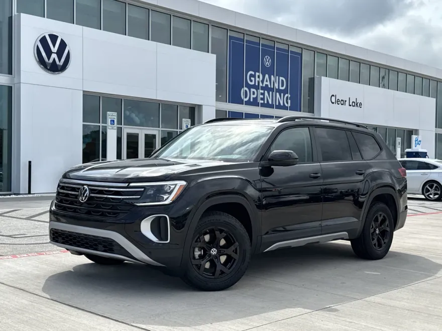 2025 Volkswagen Atlas Peak Edition SE photo 1