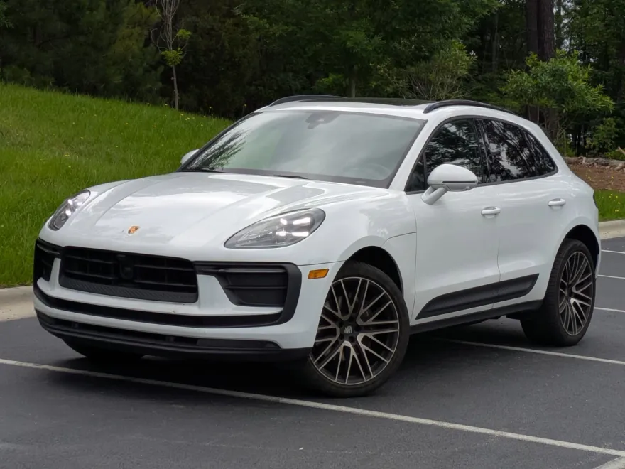 2022 Porsche Macan photo 1