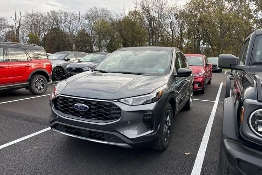 2025 Ford Escape ST-Line photo 1