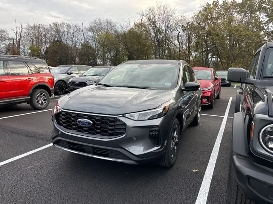 2025 Ford Escape ST-Line photo 1