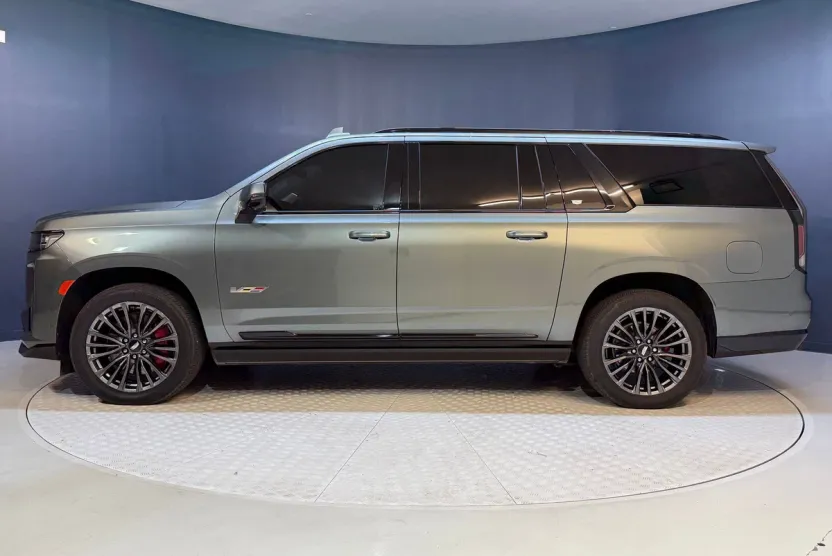 2023 Cadillac Escalade ESV V-Series photo 1