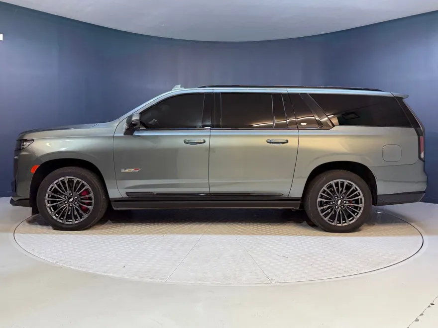 2023 Cadillac Escalade ESV V-Series photo 1
