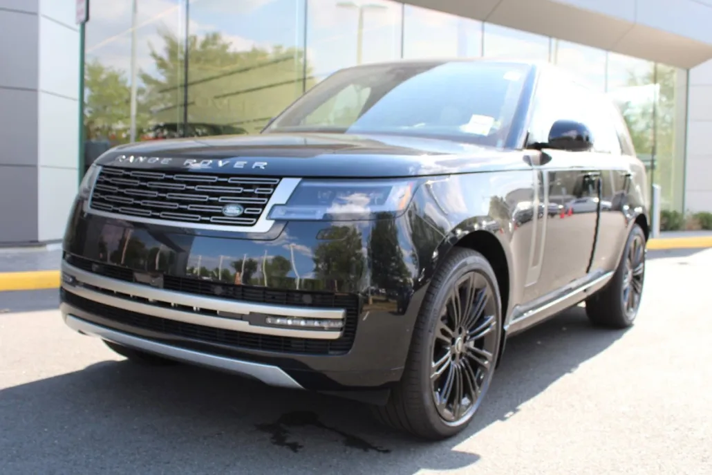 2025 Land Rover Range Rover SE photo 1