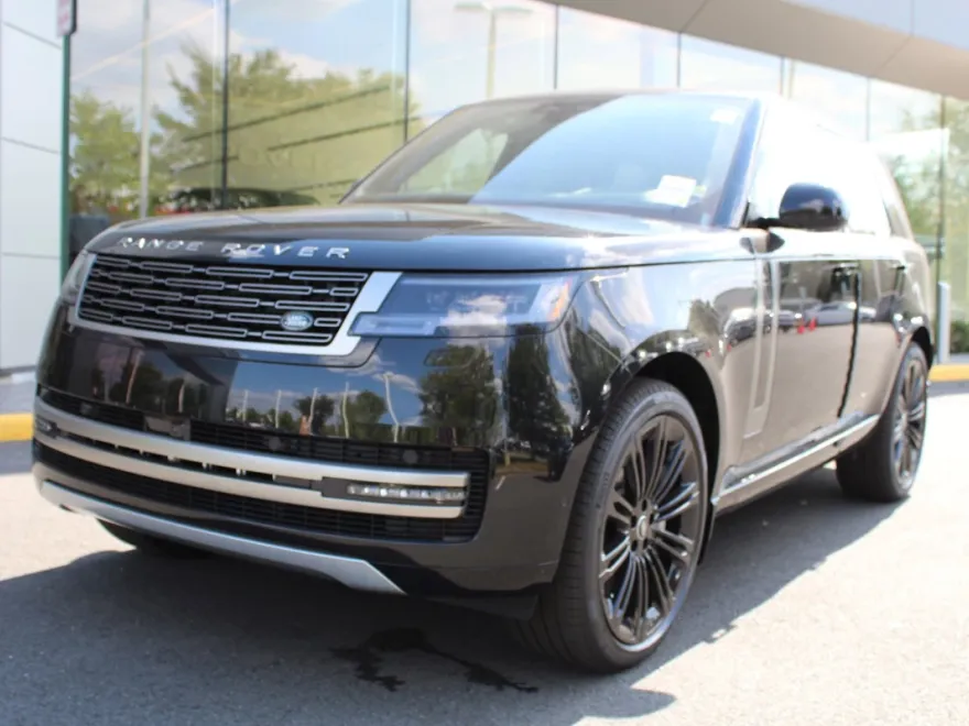 2025 Land Rover Range Rover SE photo 1