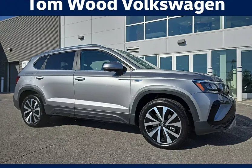 2022 Volkswagen Taos SE photo 1