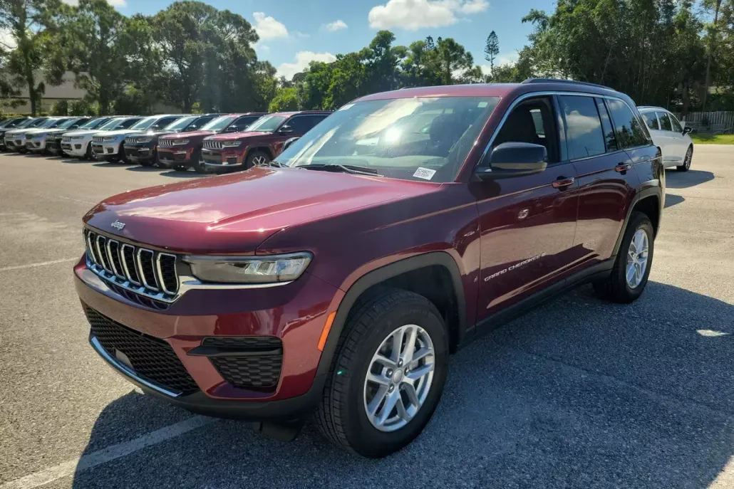 2025 Jeep Grand Cherokee Laredo photo 1
