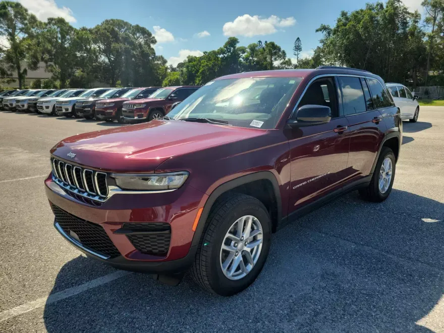 2025 Jeep Grand Cherokee Laredo photo 1