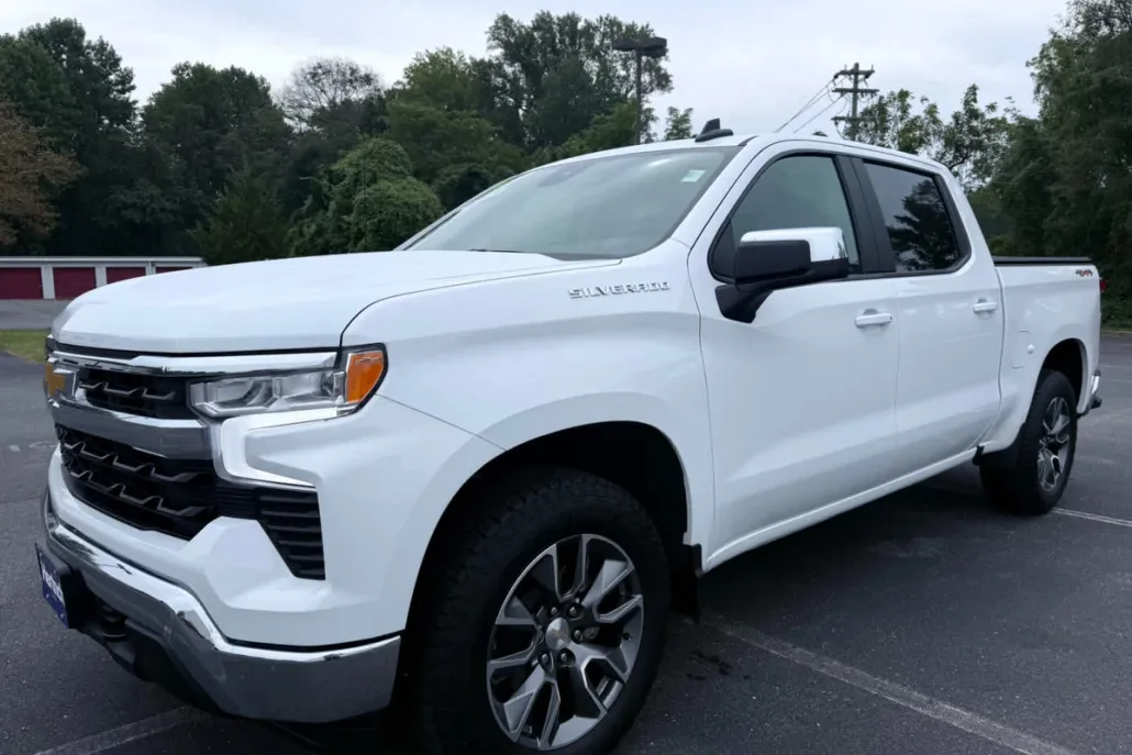 2024 Chevrolet Silverado 1500 LT photo 1
