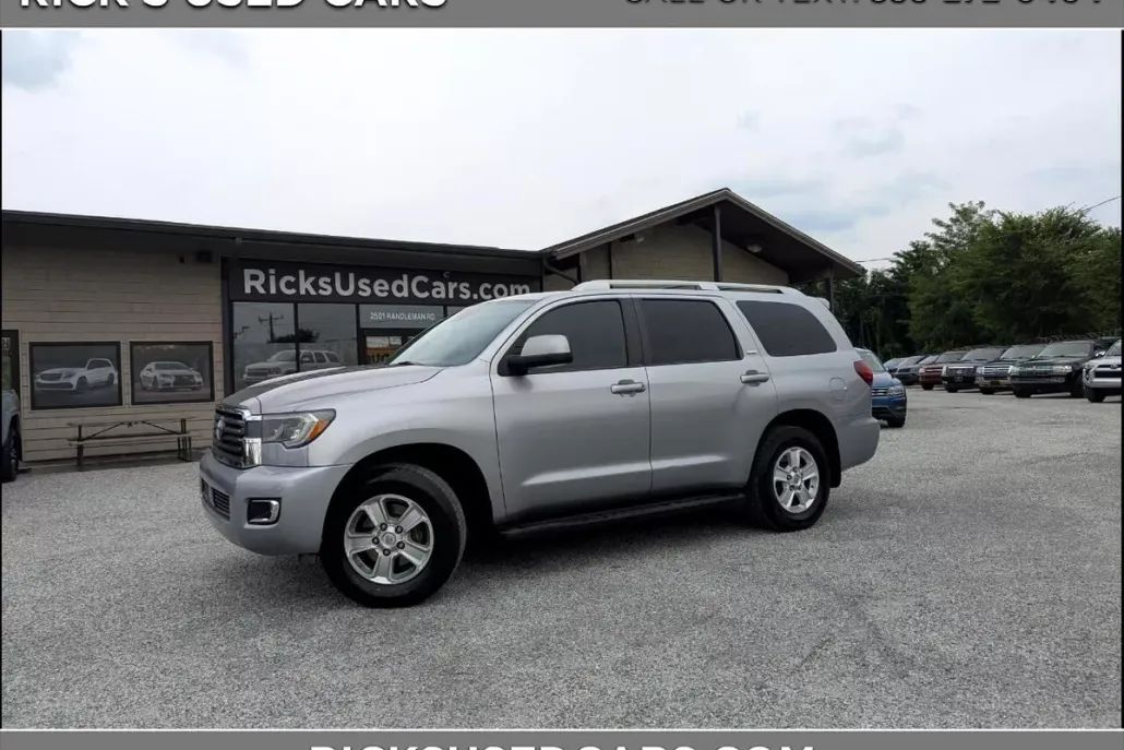 2019 Toyota Sequoia SR5 photo 1