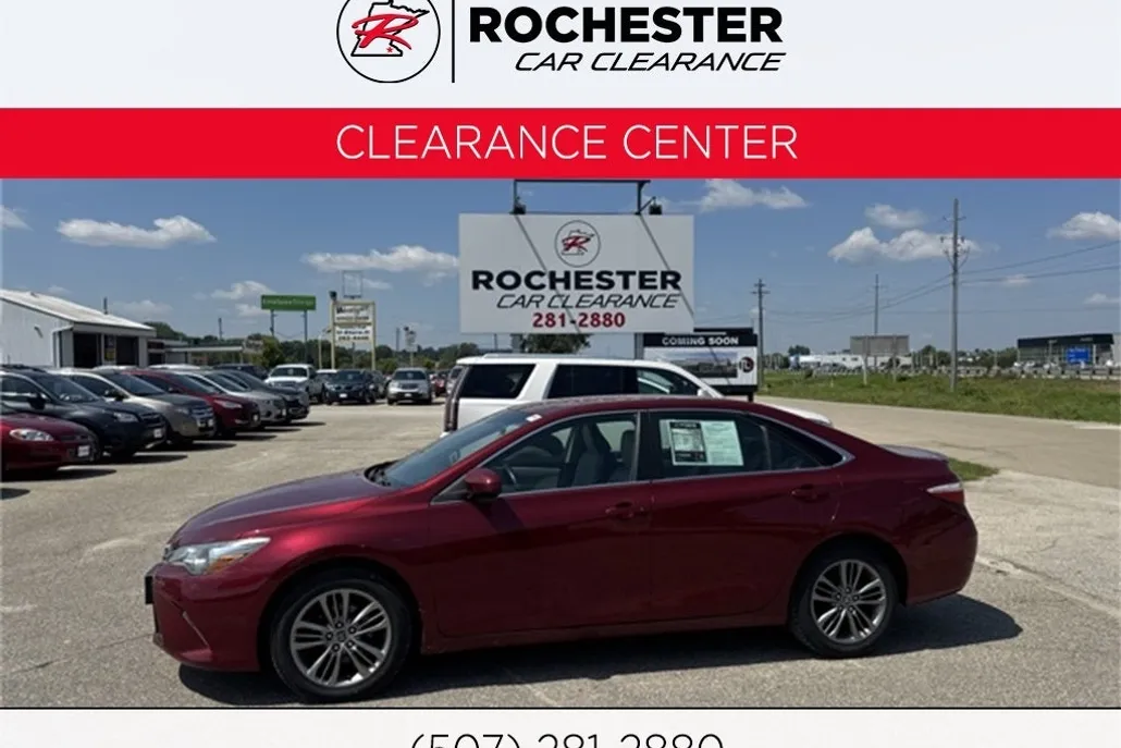 2015 Toyota Camry LE photo 1