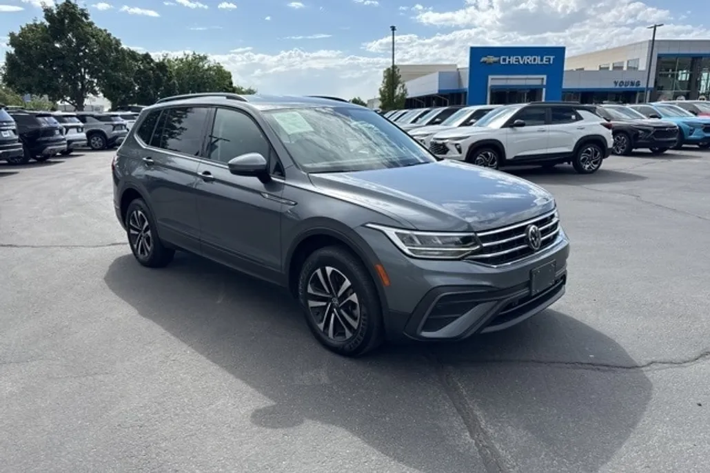 2022 Volkswagen Tiguan S photo 1