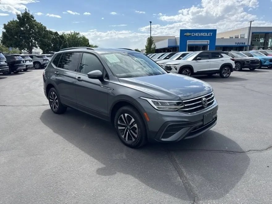 2022 Volkswagen Tiguan S photo 1