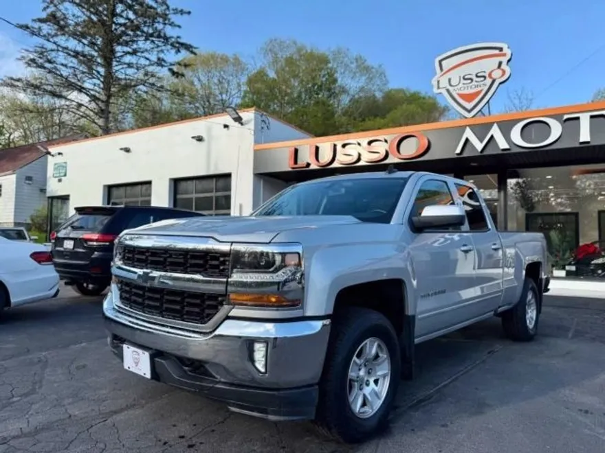 2017 Chevrolet Silverado 1500 LT photo 1