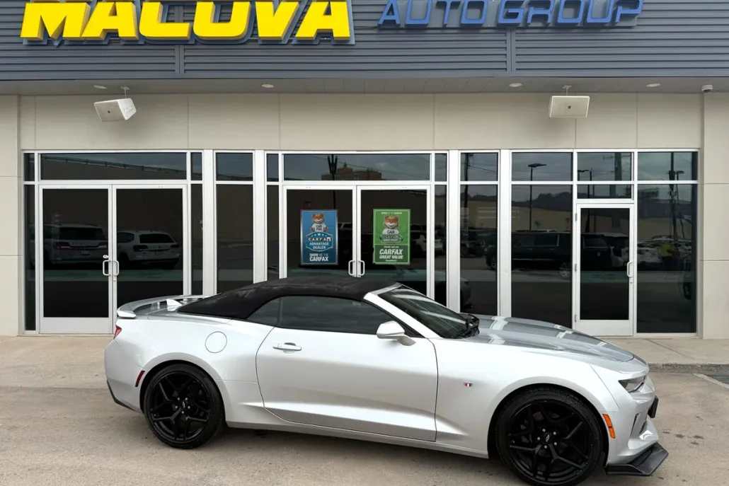 2017 Chevrolet Camaro 1LT photo 1
