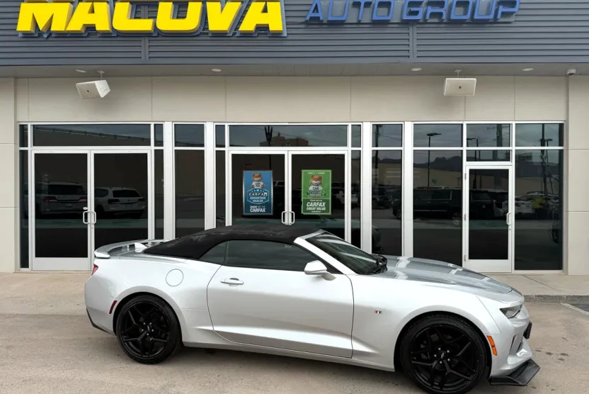2017 Chevrolet Camaro 1LT photo 1