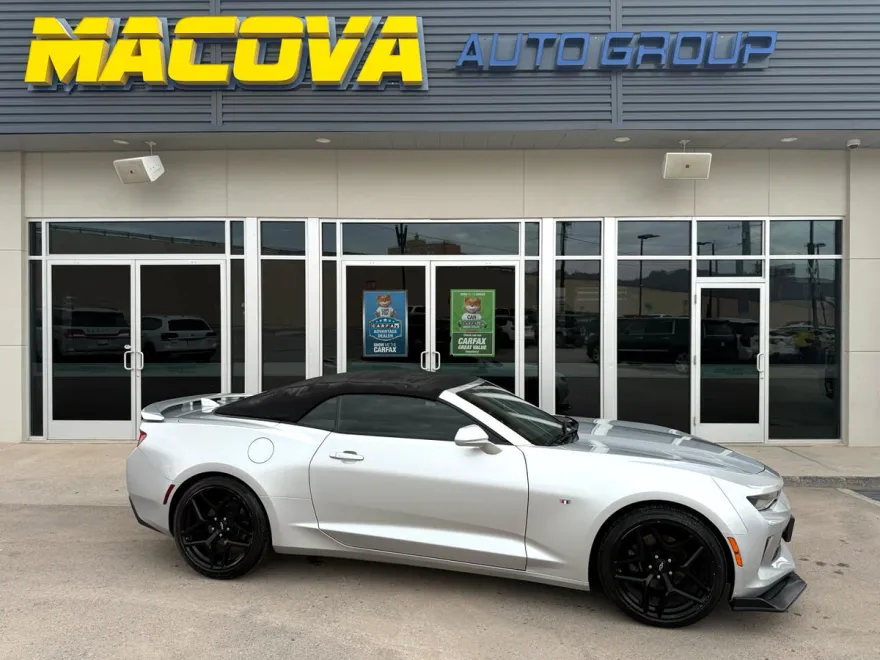 2017 Chevrolet Camaro 1LT photo 1