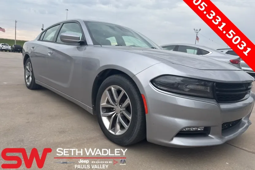 2015 Dodge Charger SXT photo 1