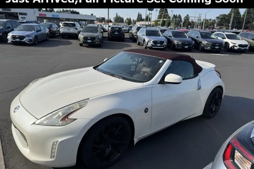 2014 Nissan 370Z Touring photo 1