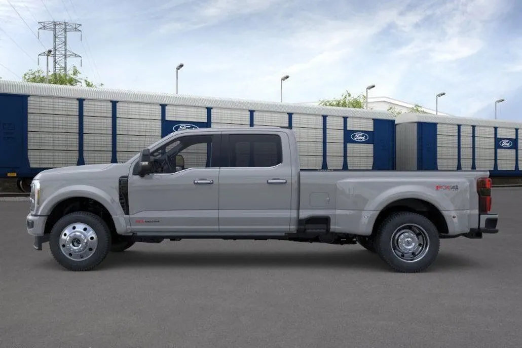 2026 Ford F-450 Platinum photo 1