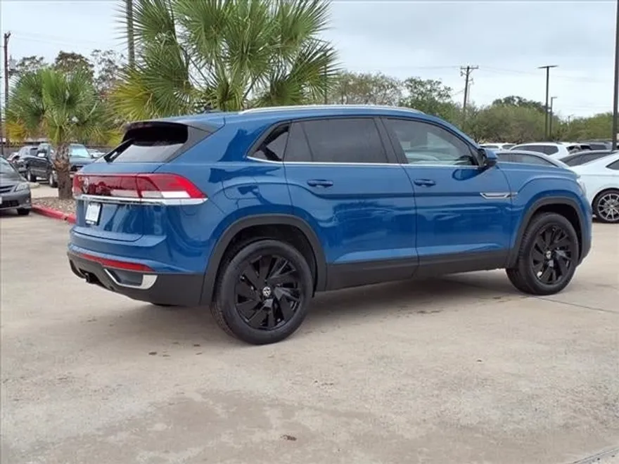 2025 Volkswagen Atlas Cross Sport SE Technology photo 1