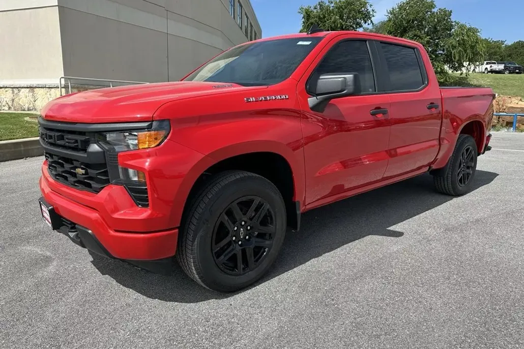 2025 Chevrolet Silverado 1500 Custom photo 1