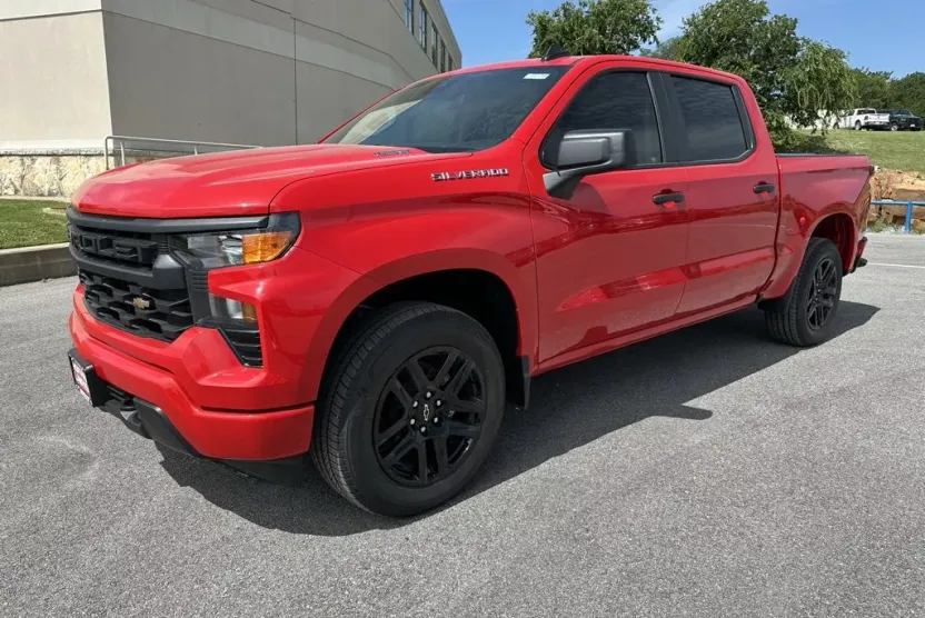 2025 Chevrolet Silverado 1500 Custom photo 1
