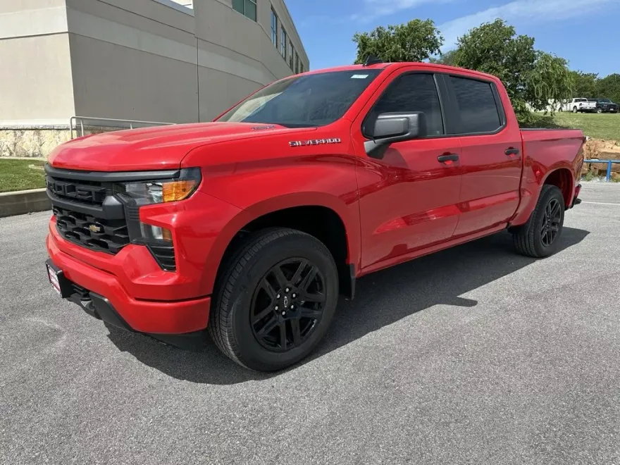 2025 Chevrolet Silverado 1500 Custom photo 1
