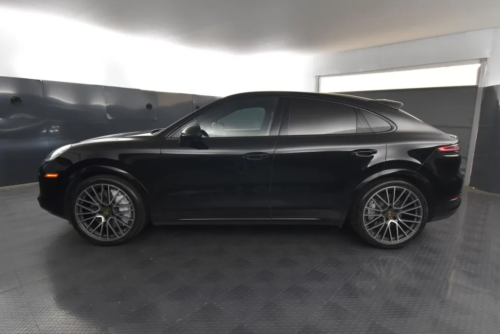 2023 Porsche Cayenne Coupe Turbo photo 1