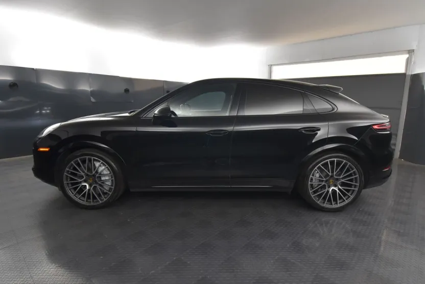 2023 Porsche Cayenne Coupe Turbo photo 1