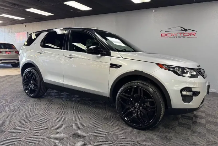 2017 Land Rover Discovery Sport HSE photo 1