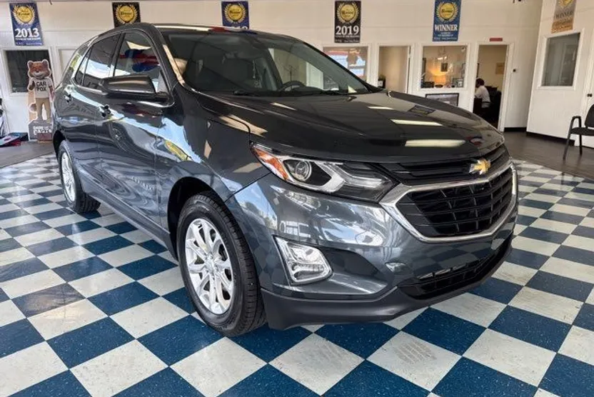 2020 Chevrolet Equinox LT photo 1