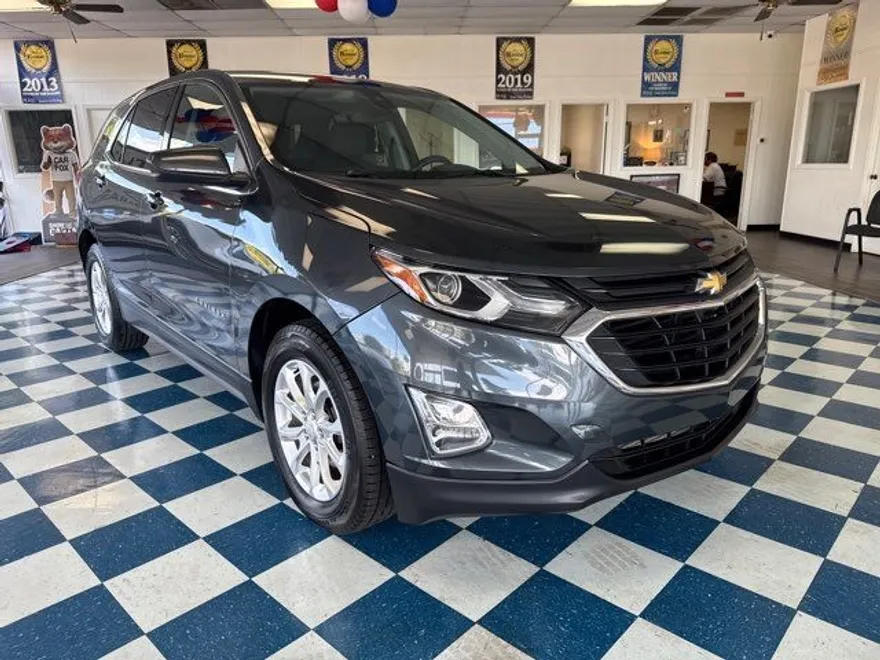 2020 Chevrolet Equinox LT photo 1