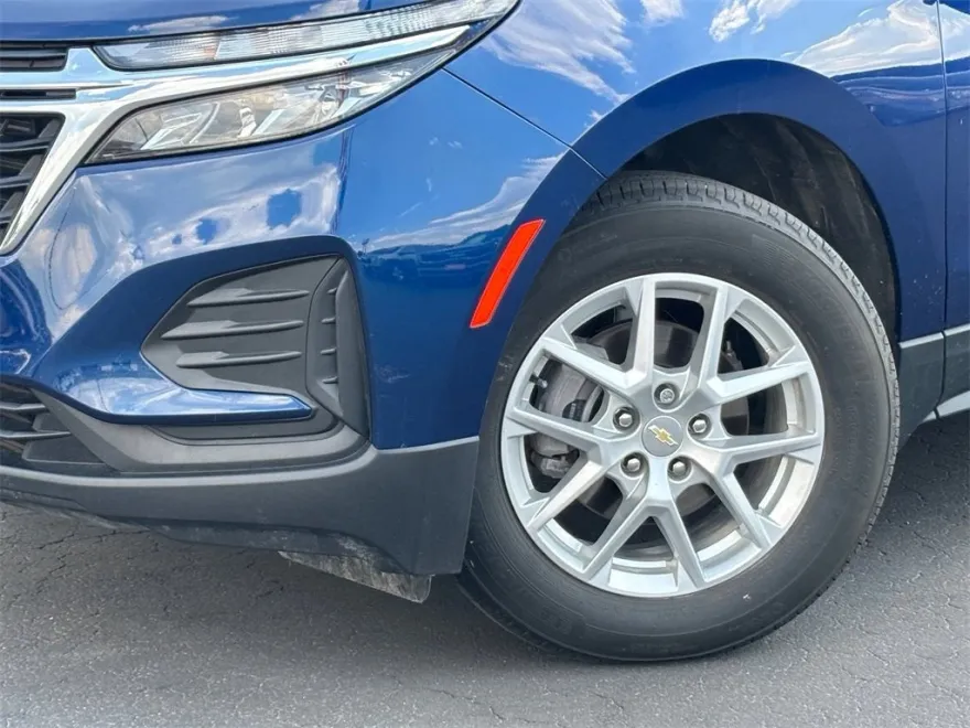2023 Chevrolet Equinox LS photo 1