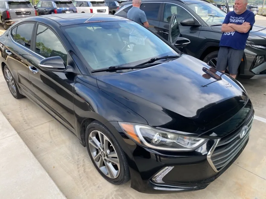 2017 Hyundai Elantra Limited photo 1