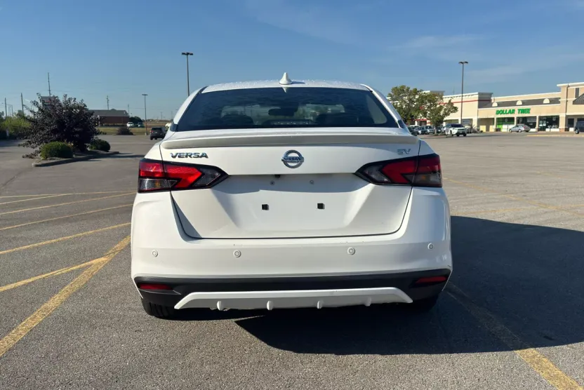 2020 Nissan Versa SV photo 1