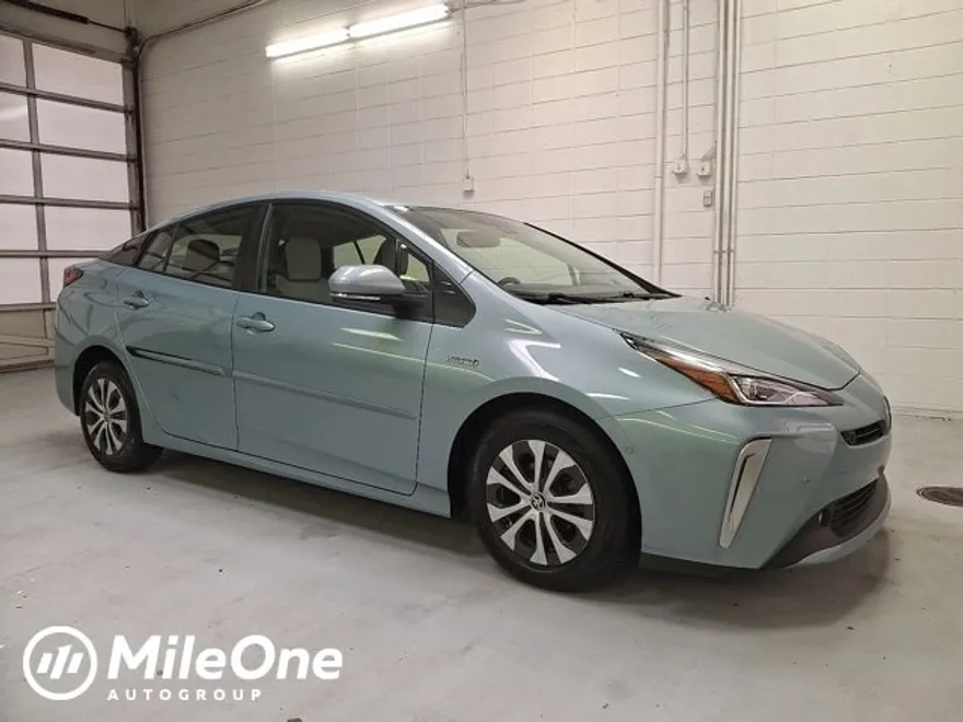 2021 Toyota Prius XLE AWD-e photo 1