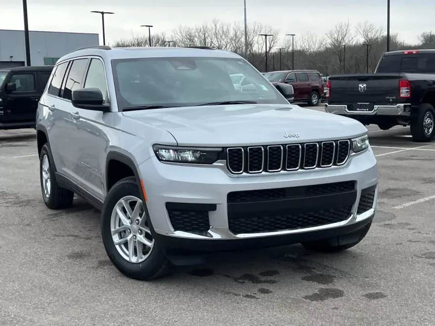 2025 Jeep Grand Cherokee Laredo X photo 1