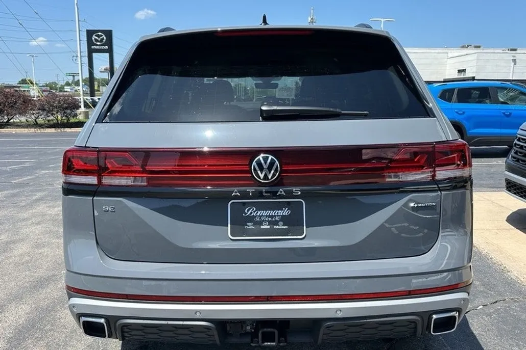 2025 Volkswagen Atlas Peak Edition SE Technology photo 1