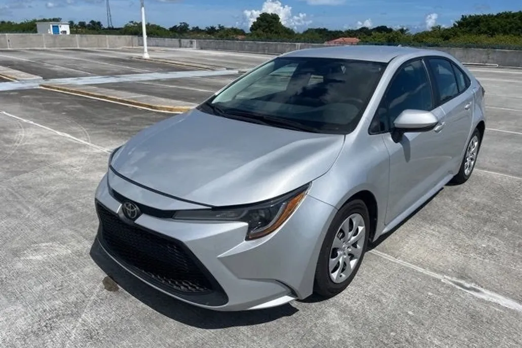 2024 Toyota Corolla LE photo 1