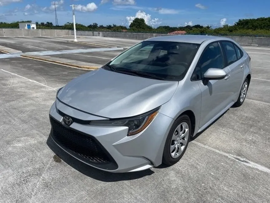 2024 Toyota Corolla LE photo 1