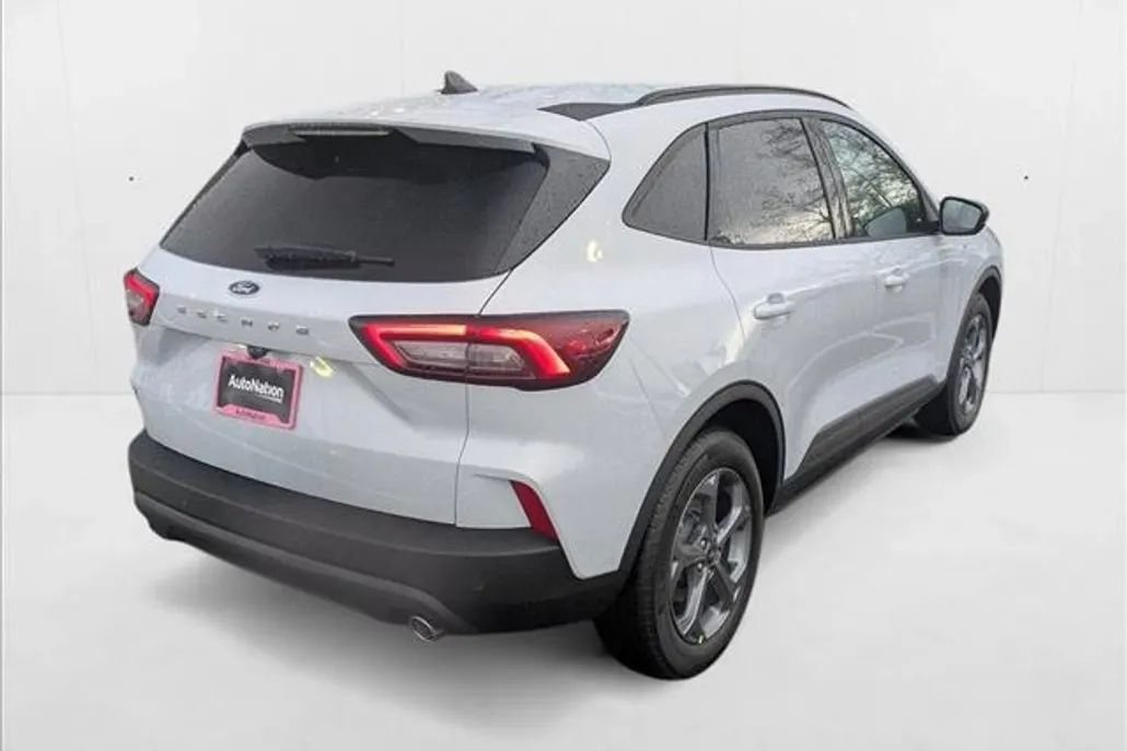 2025 Ford Escape ST-Line photo 1