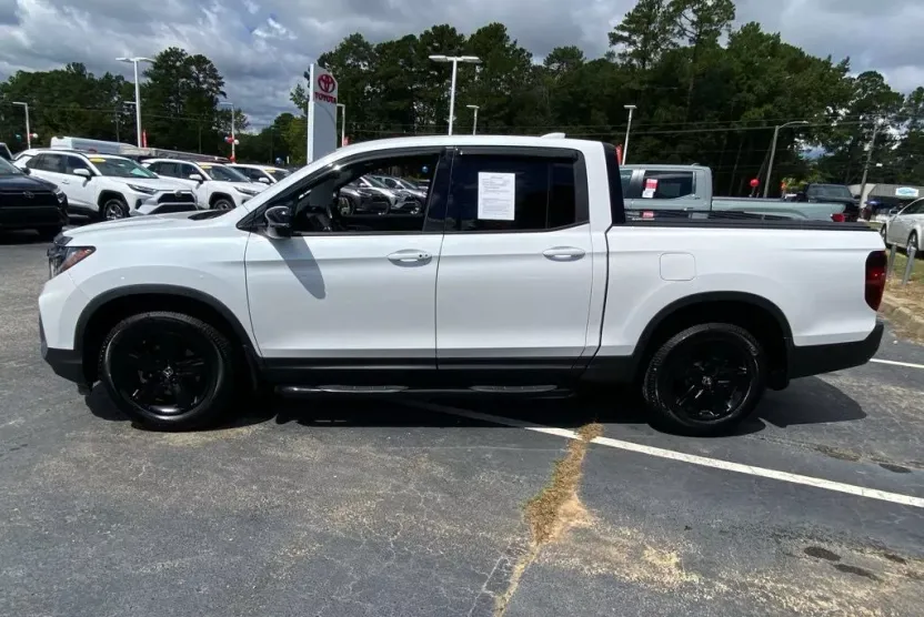 2021 Honda Ridgeline Black Edition photo 1