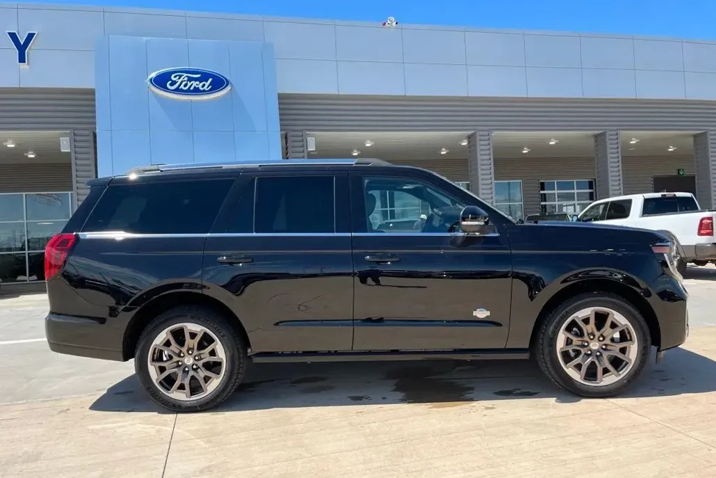 2025 Ford Expedition King Ranch photo 1