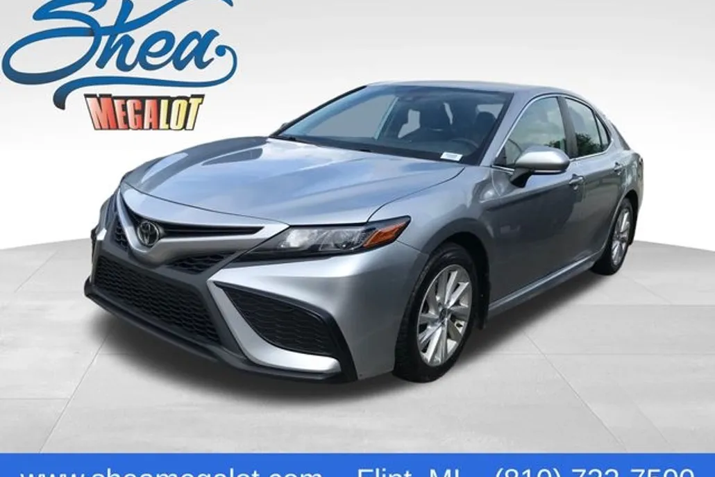 2022 Toyota Camry SE photo 1