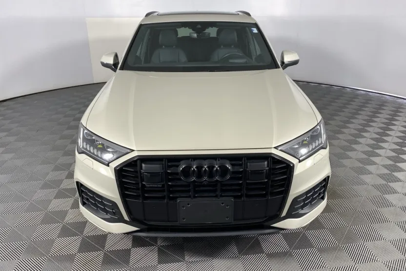 2023 Audi Q7 55 Prestige photo 1