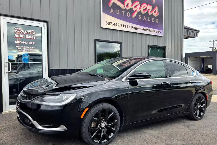 2016 Chrysler 200 C photo 1