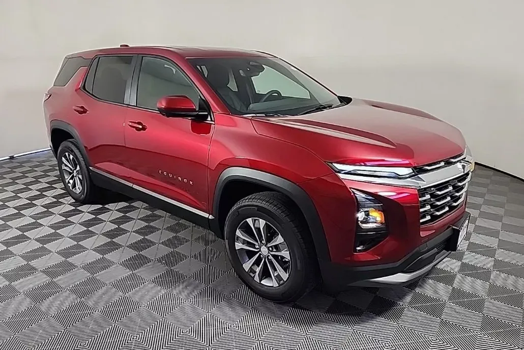 2026 Chevrolet Equinox LT photo 1