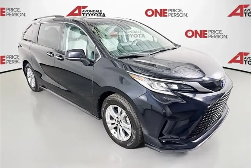 2023 Toyota Sienna XSE photo 1