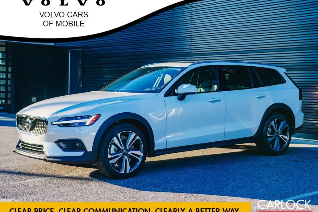2025 Volvo V60 Cross Country B5 Plus photo 1