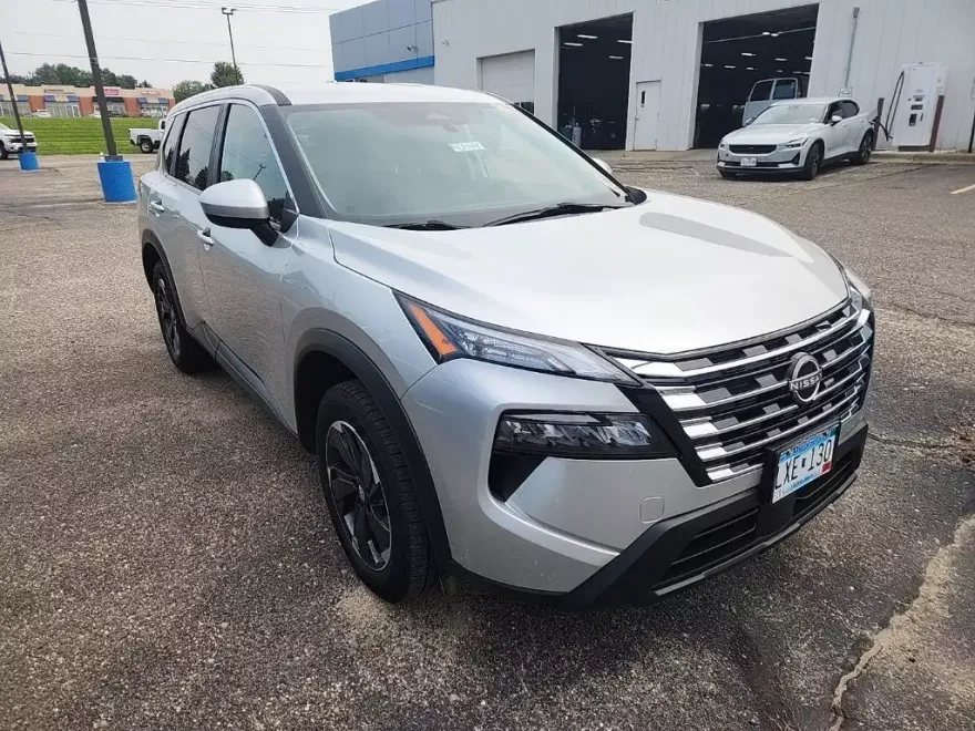 2024 Nissan Rogue SV photo 1